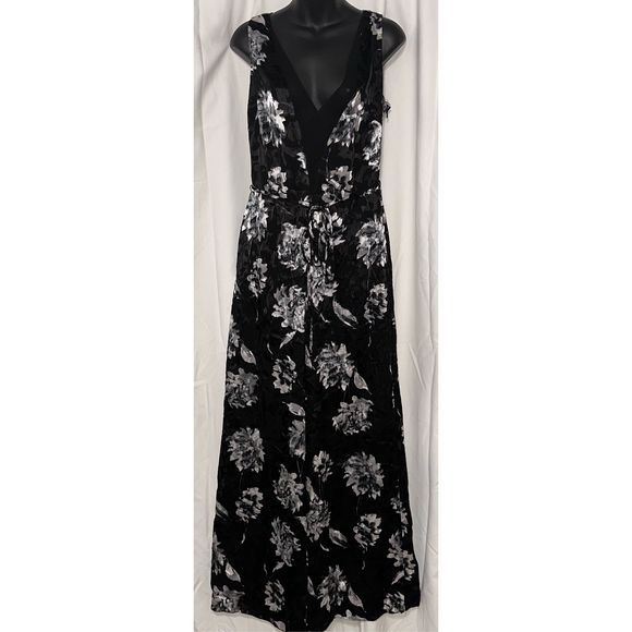 $180.00 White House Black Market Sleeveles V-Neck Wide-Leg B Worn once. - Picture 1 of 6